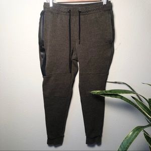 American eagle men’s joggers